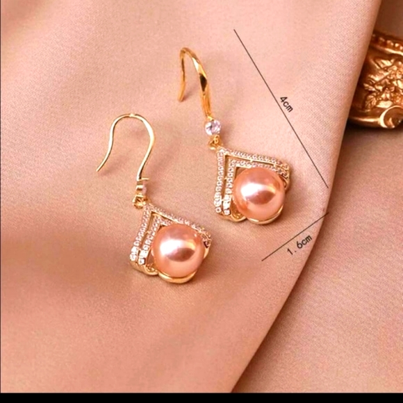 Pearl earring - Picture 1 of 3